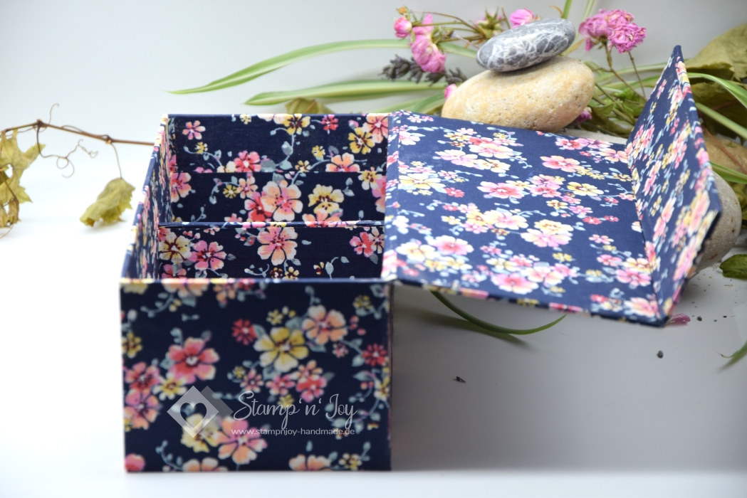 Teebox ca. 21,4x10,4x8,4 cm | floral | dunkelblau | Art. Nr. 97040508